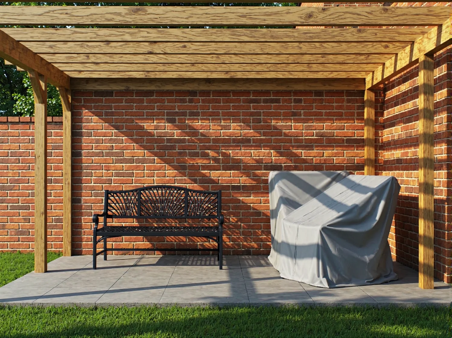 Meble ogrodowe przykryte wodoodpornym pokrowcem ochronnym na zimę